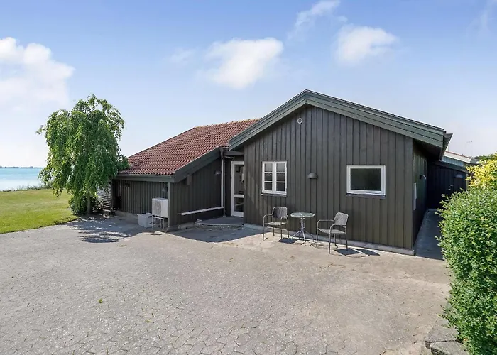 בית נופש Gorgeous In With Sauna